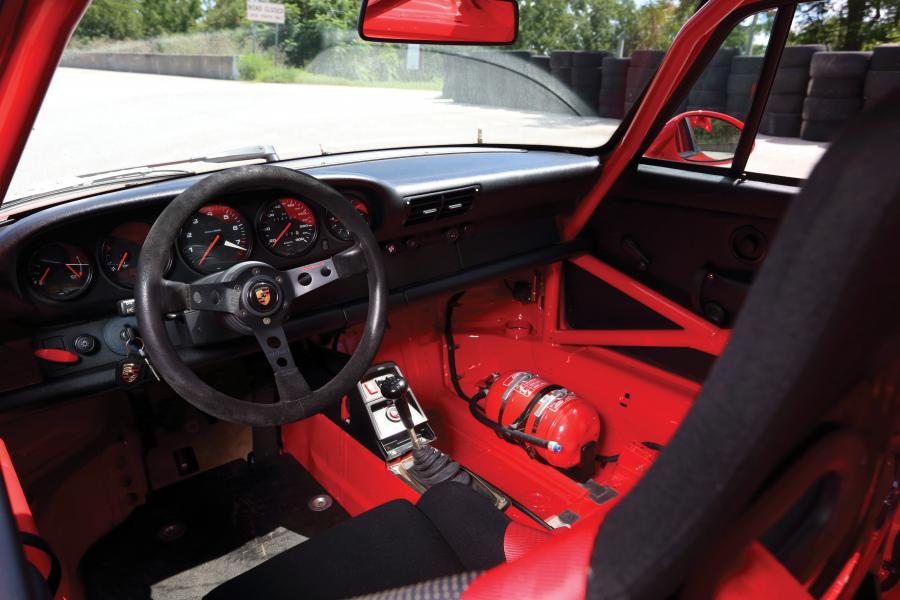 Интерьер Porsche 911 Cup 3.8 Coupe 1995 года  (фото 15 из 21)